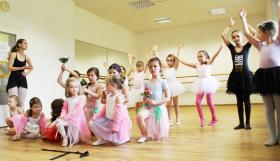 Ballet-Ensemble f. Kinder von 3-16 Jahre